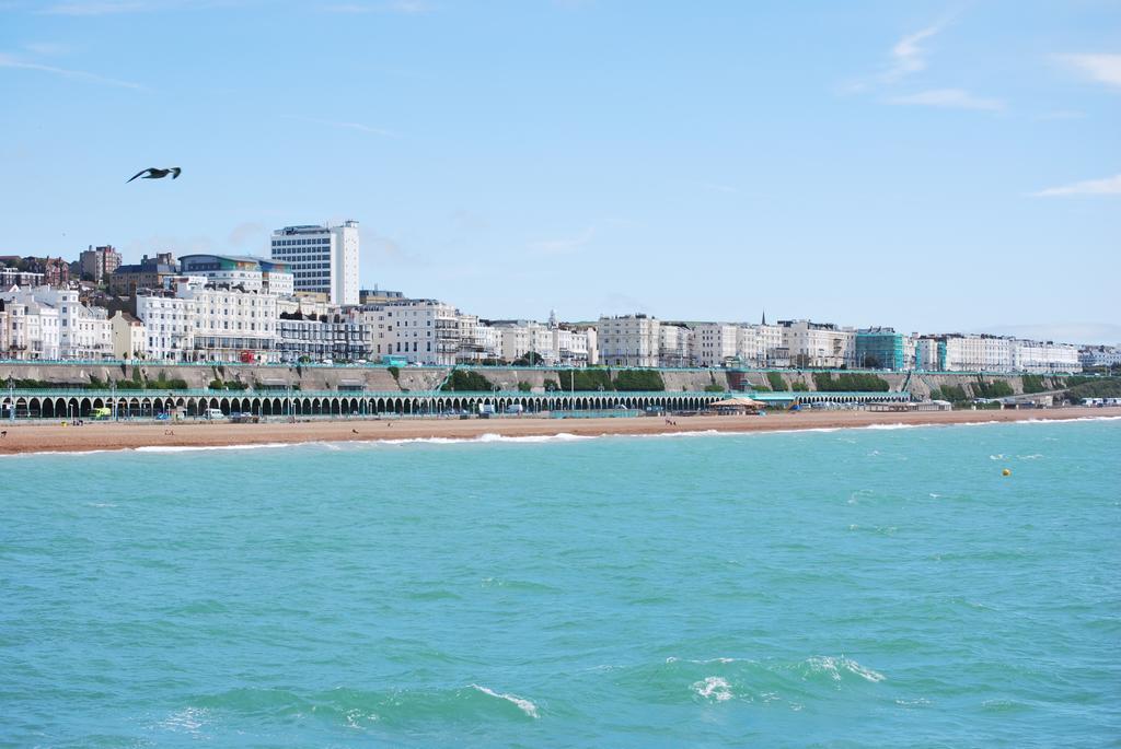 Burlington Beach Apartments Brighton Exterior foto